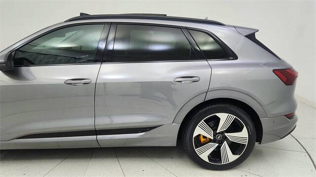 2022 Audi e-tron quattro Premium Plus