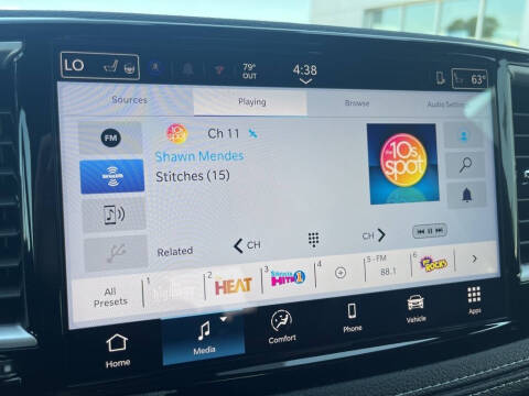 2025 Chrysler Pacifica Select