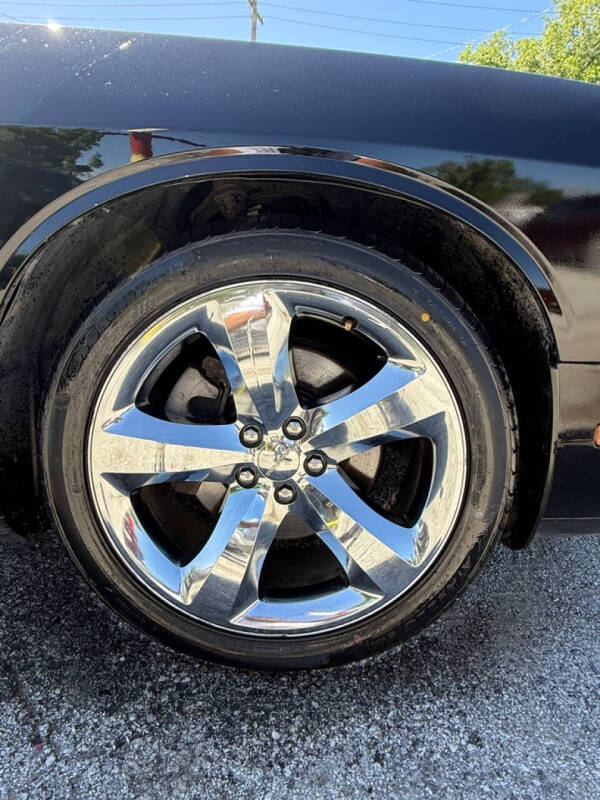 2013 Dodge Challenger SXT Plus