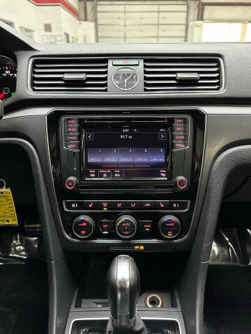 2017 Volkswagen Passat 1.8T R-Line