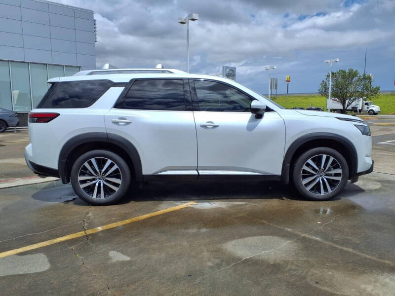 2025 Nissan Pathfinder Platinum