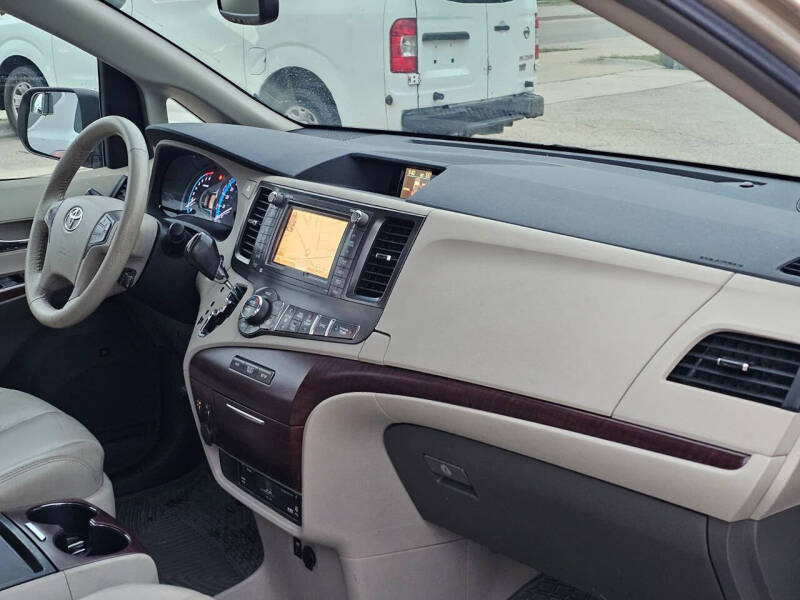 2011 Toyota Sienna XLE 8-Passenger