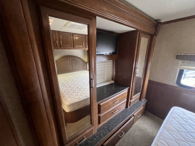 2013 Thor Motor Coach CHALLENGER 37GT