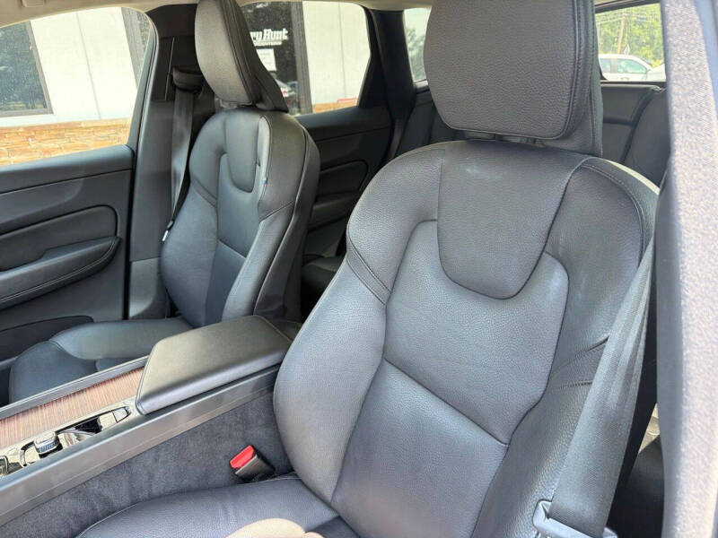 2023 Volvo XC60 B5 Plus Dark Theme