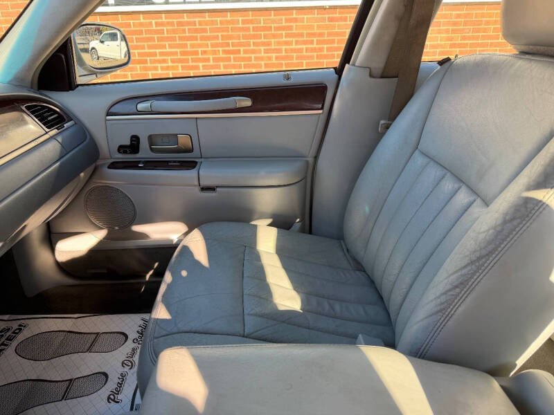 2006 Lincoln Town Car Signature