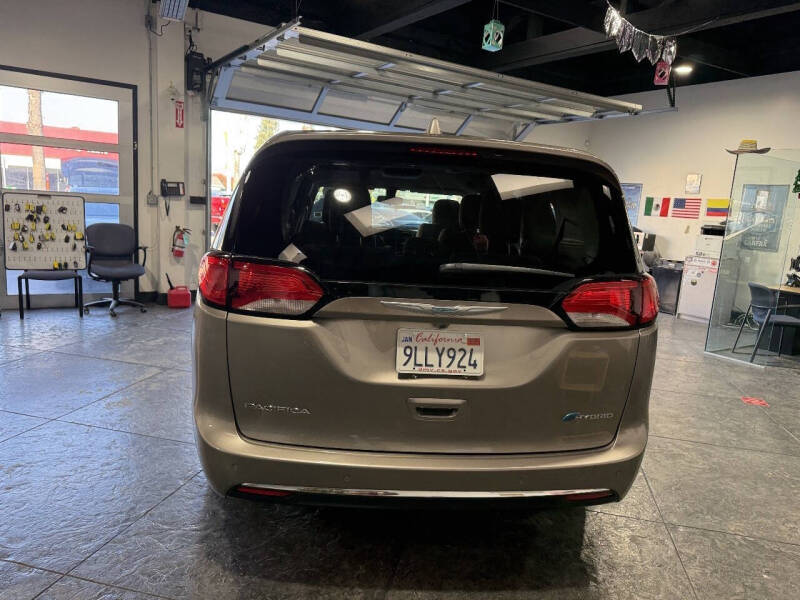 2018 Chrysler Pacifica Hybrid Touring Plus