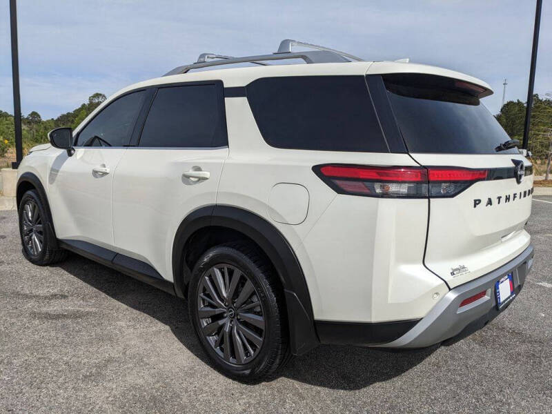 2024 Nissan Pathfinder SL