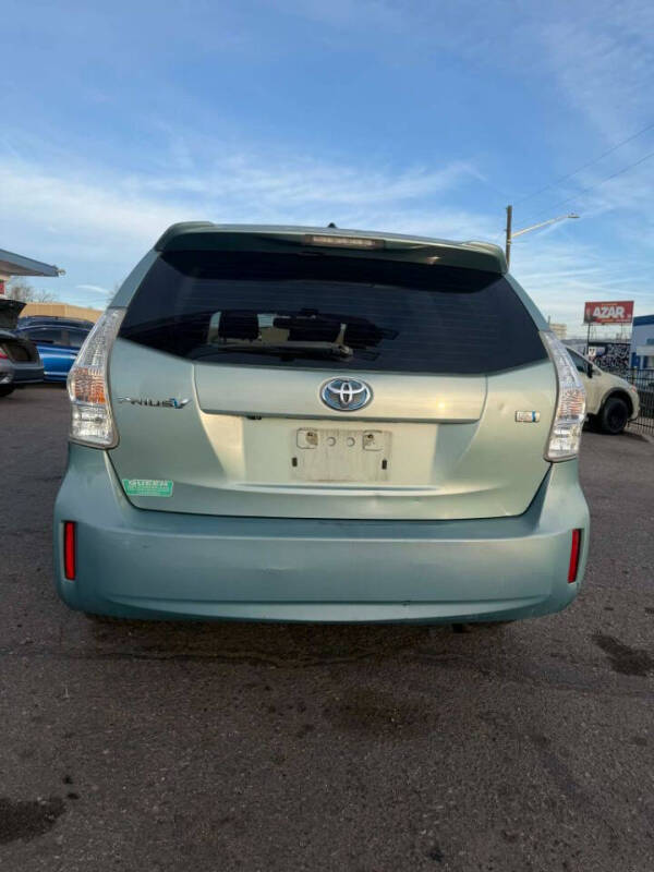 2013 Toyota Prius v Five