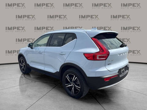 2025 Volvo XC40 B5 Core Bright Theme