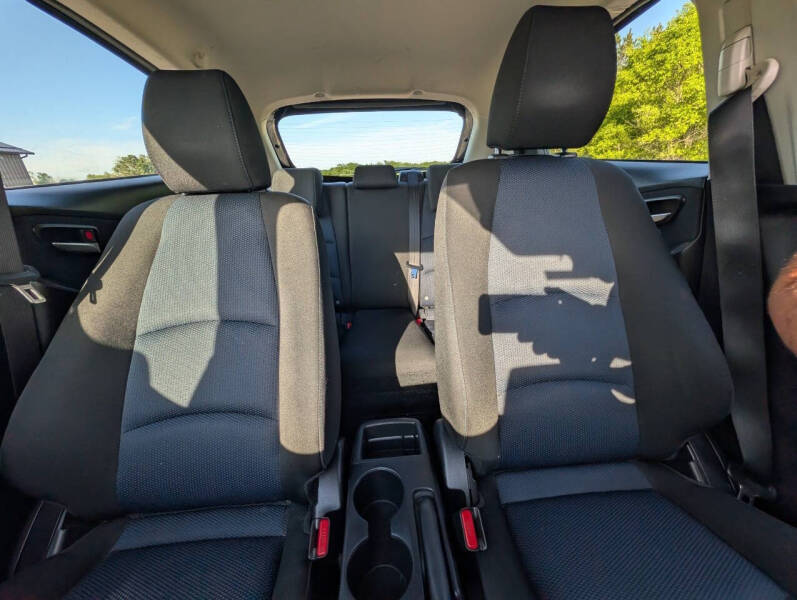 2020 Toyota Yaris Hatchback LE