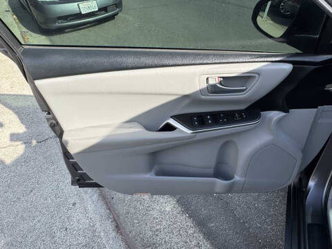 2016 Toyota Camry SE