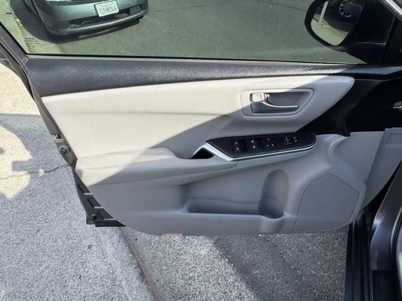 2016 Toyota Camry SE