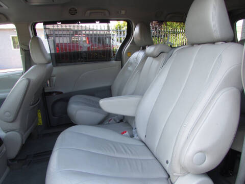 2013 Toyota Sienna XLE 8-Passenger