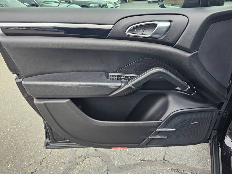 2018 Porsche Cayenne Platinum Edition