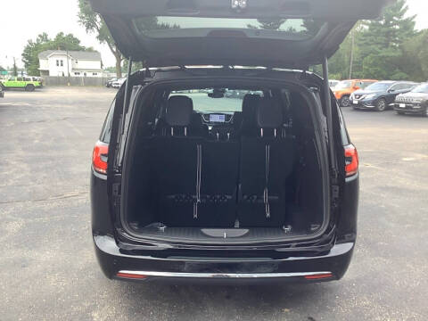 2025 Chrysler Pacifica Select