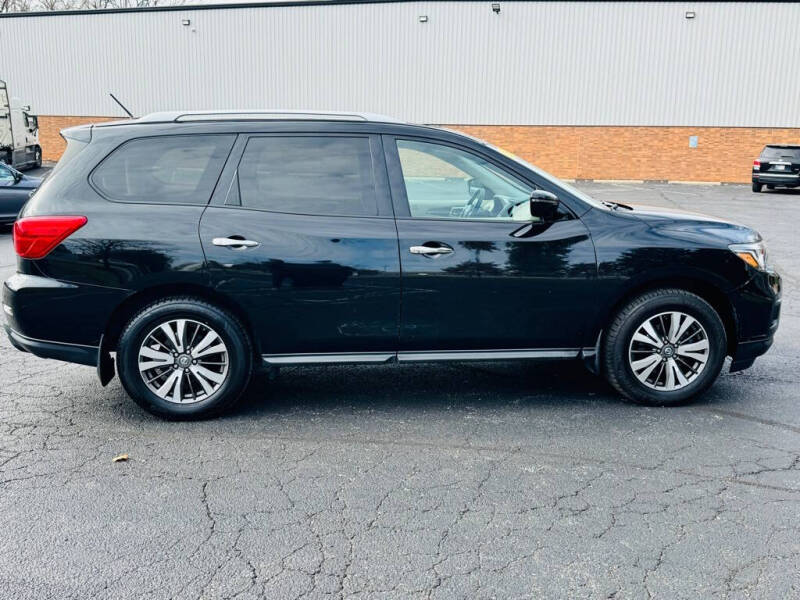 2017 Nissan Pathfinder SV