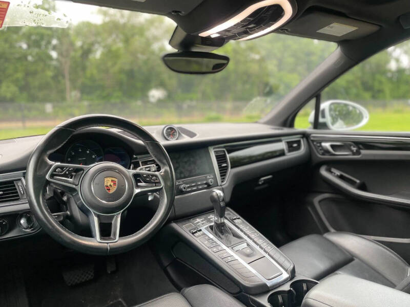 2017 Porsche Macan