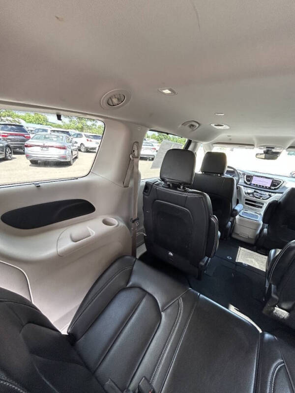 2022 Chrysler Pacifica Touring L