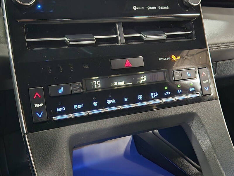 2021 Toyota Avalon Hybrid XLE