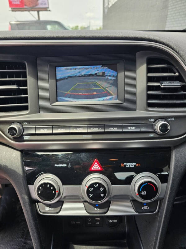 2019 Hyundai Elantra SE