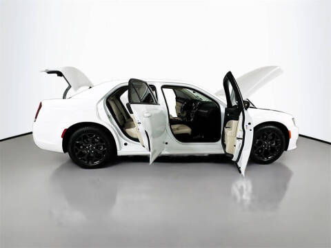 2023 Chrysler 300 Touring L