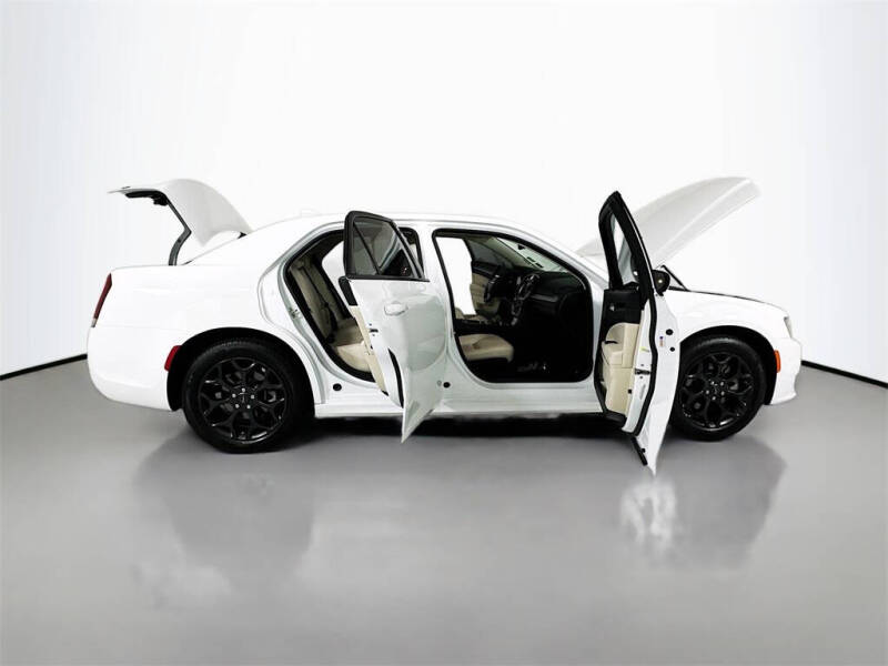 2023 Chrysler 300 Touring L