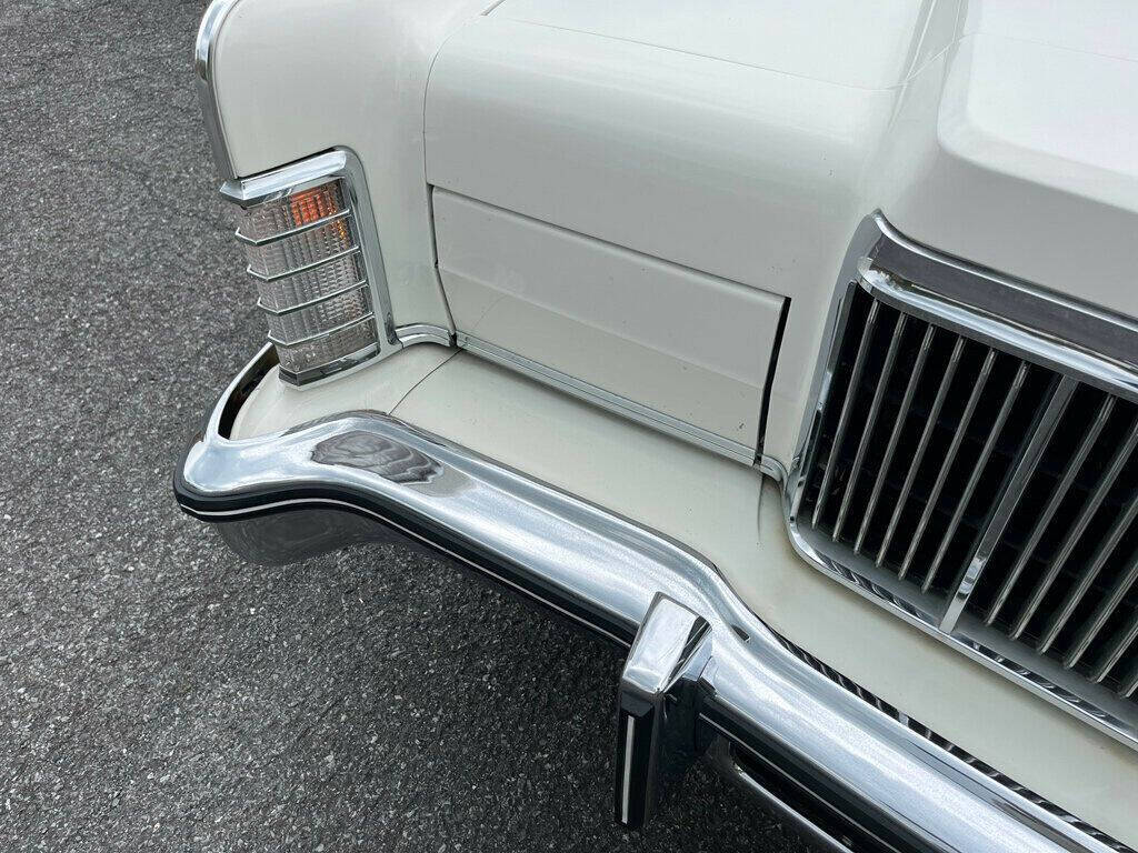 1976 Lincoln Continental 18