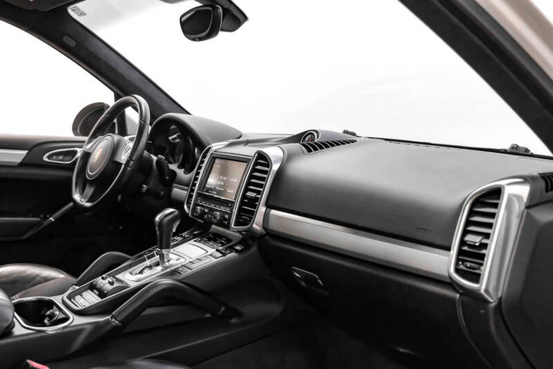 2014 Porsche Cayenne GTS