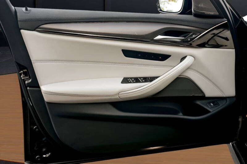 2022 BMW M5