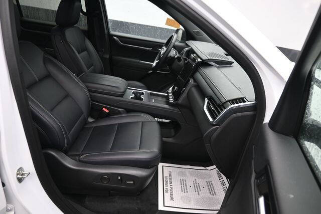 2024 GMC Acadia Elevation