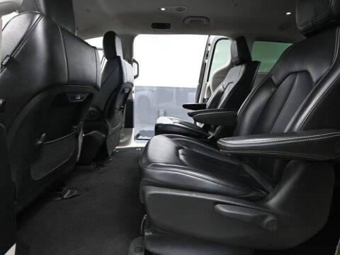 2023 Chrysler Pacifica Plug-In Hybrid Touring L