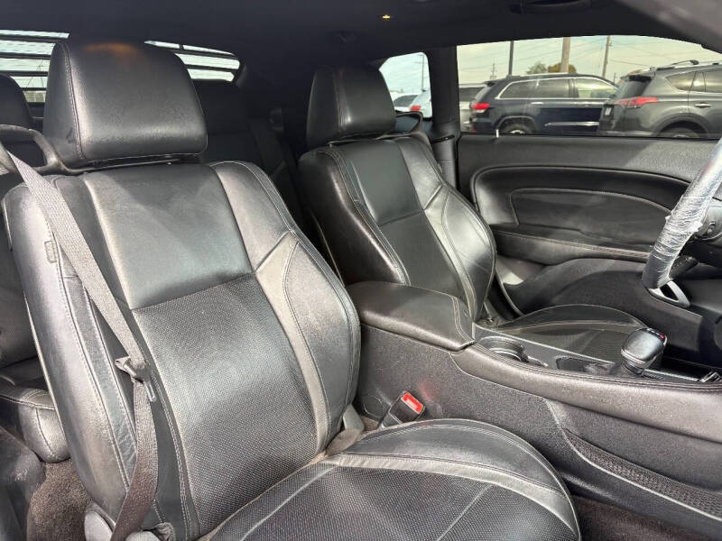 2015 Dodge Challenger SXT Plus