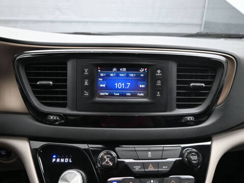2017 Chrysler Pacifica LX