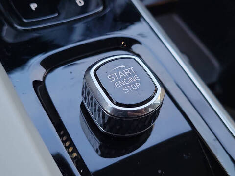 2023 Volvo XC60 B5 Plus Dark Theme