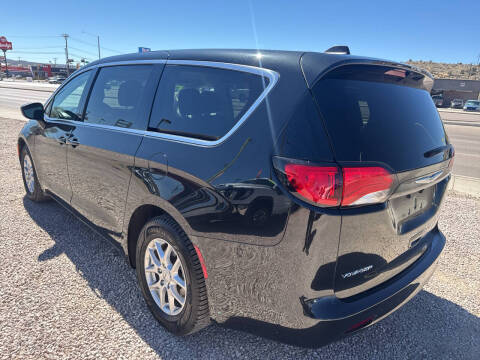 2024 Chrysler Voyager LX
