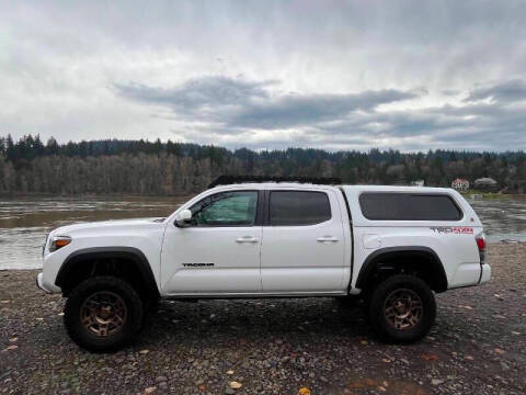 2020 Toyota Tacoma for sale at CLEAR CHOICE AUTOMOTIVE in Milwaukie OR