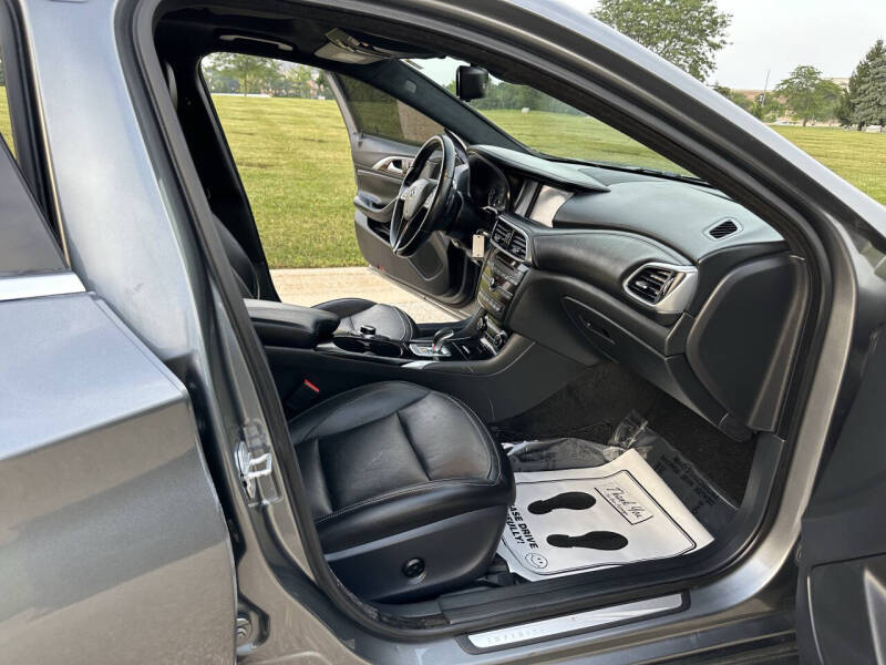 2018 Infiniti QX30 Premium