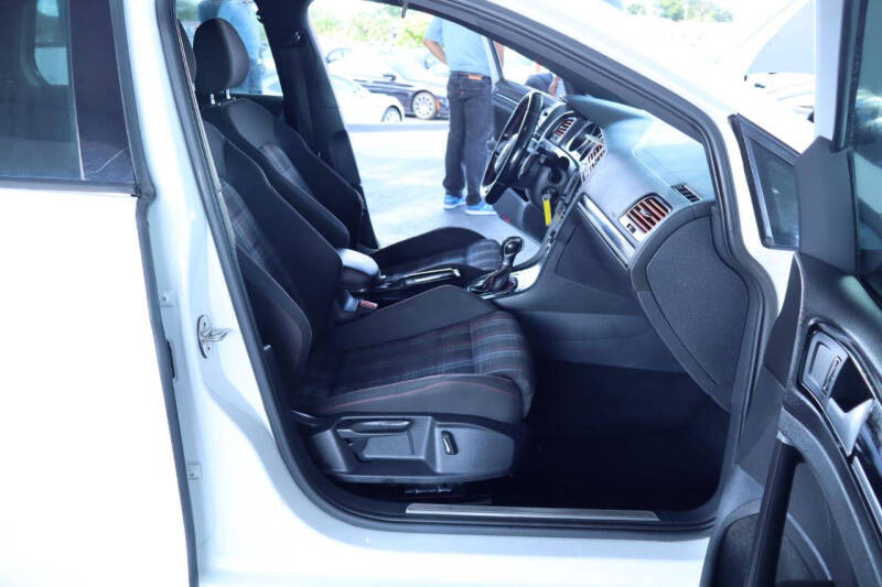 2017 Volkswagen Golf GTI S