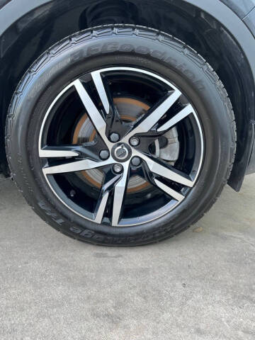 2023 Volvo XC40 B5 Plus Bright Theme