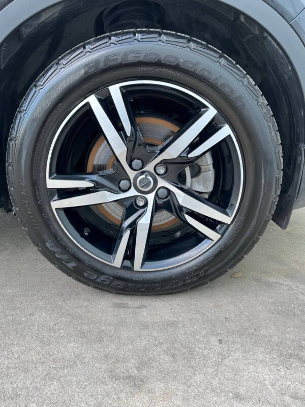 2023 Volvo XC40 B5 Plus Bright Theme