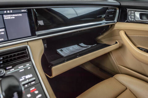 2018 Porsche Panamera 4