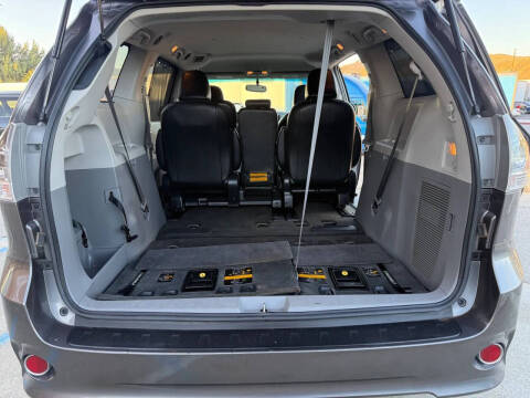 2014 Toyota Sienna SE 8-Passenger