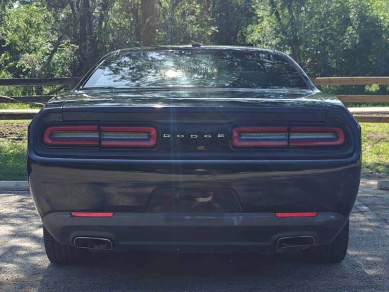 2016 Dodge Challenger SXT Plus