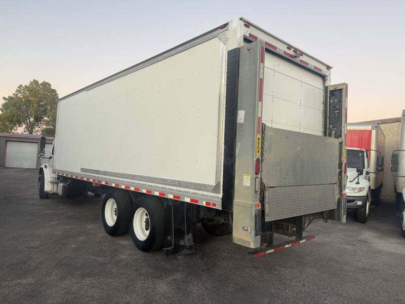 2018 Freightliner M2 106