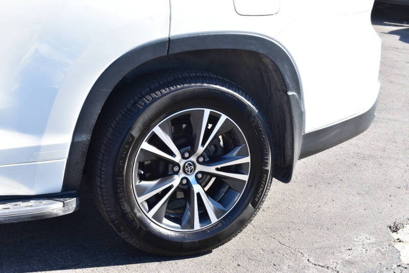 2017 Toyota Highlander LE