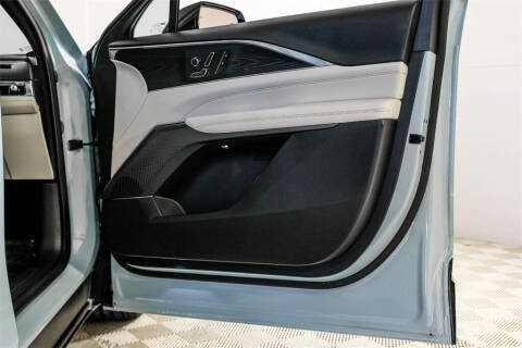 2024 Cadillac LYRIQ Luxury 1