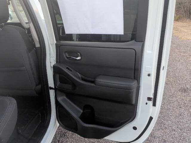 2022 Nissan Frontier SV