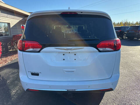 2017 Chrysler Pacifica Touring-L Plus