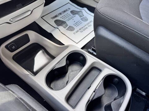 2022 Chrysler Voyager LX