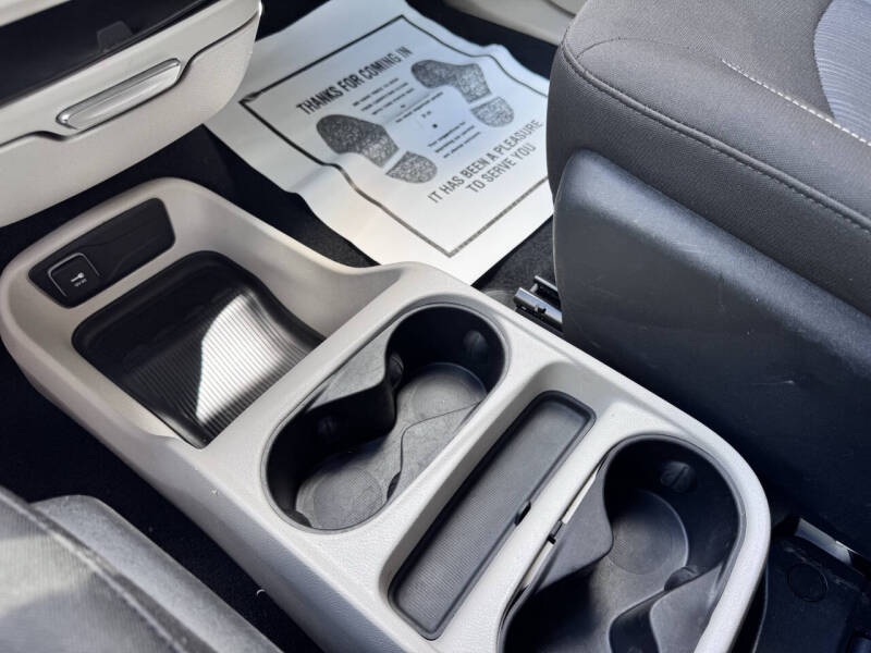2022 Chrysler Voyager LX